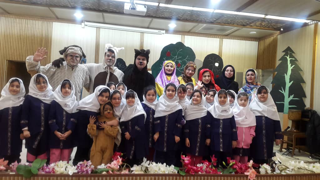 حضور کلاس اولی ها در نمایش عروسکی و ثبت یک روز شاد بیادماندی